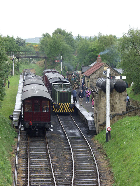 Tanr_Andyhouse_Two_Trains