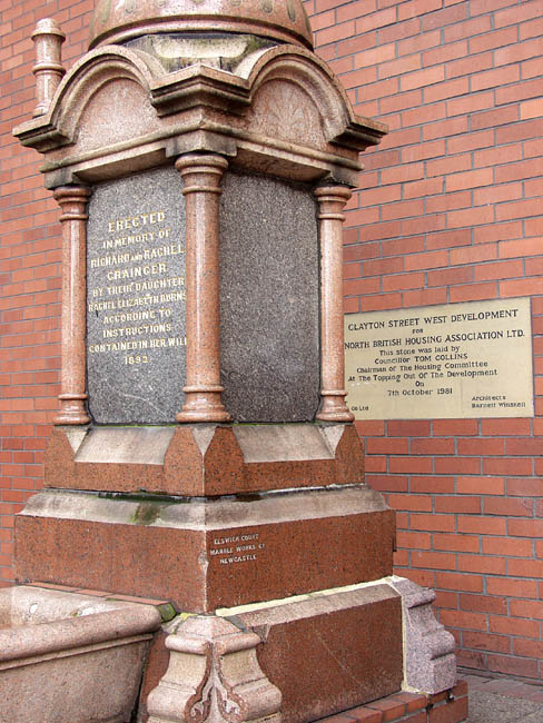 Wloo_Grainger_Fountain_Detail