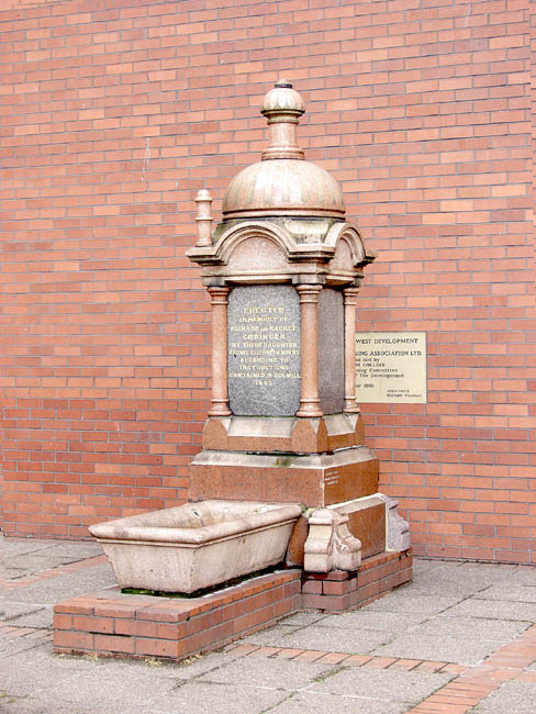 Wloo_Grainger_Fountain_Right